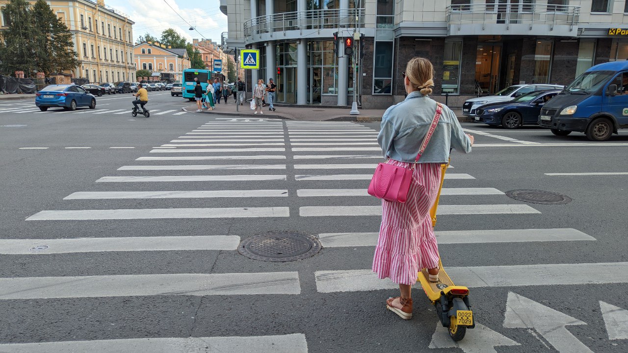 «Конфликт отцов и детей»: в Петербурге вновь обсуждают регулирование движения СИМ