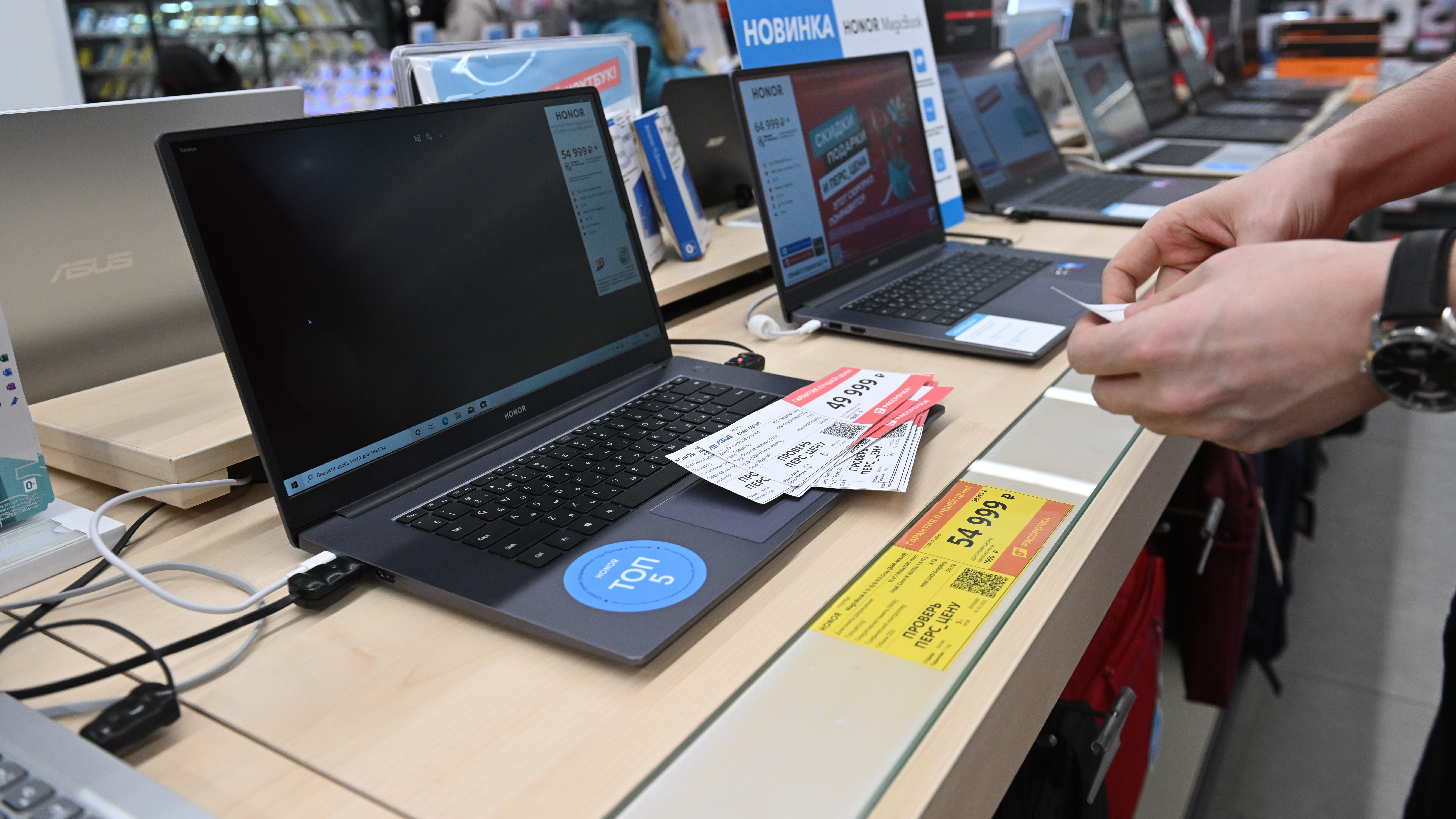 Число вышедших на российский рынок брендов снизилось более чем вдвое