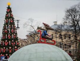 Маски в сторону: вводить ограничения на новогодних каникулах в России не будут