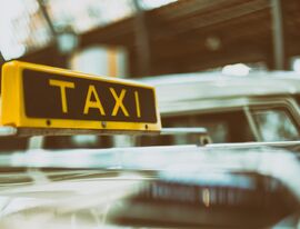 Временные лимиты для водителей и контроль агрегаторов: что изменится на рынке такси с сентября