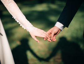 В праздничной одежде и без крупы: в Смольном решили регламентировать брачные церемонии
