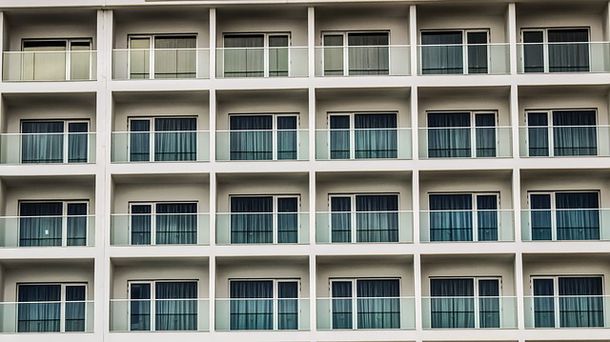 Как стеклить балконы в многоквартирном доме