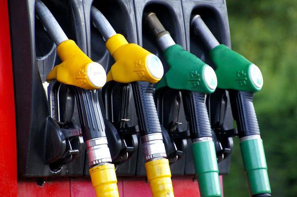 Цены на бензин растут несмотря на заверения властей