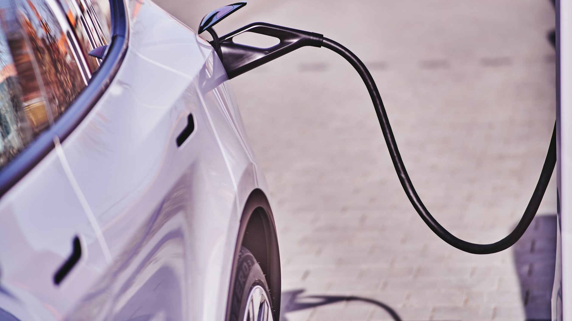 Продажи гибридов в России в октябре установили абсолютный рекорд