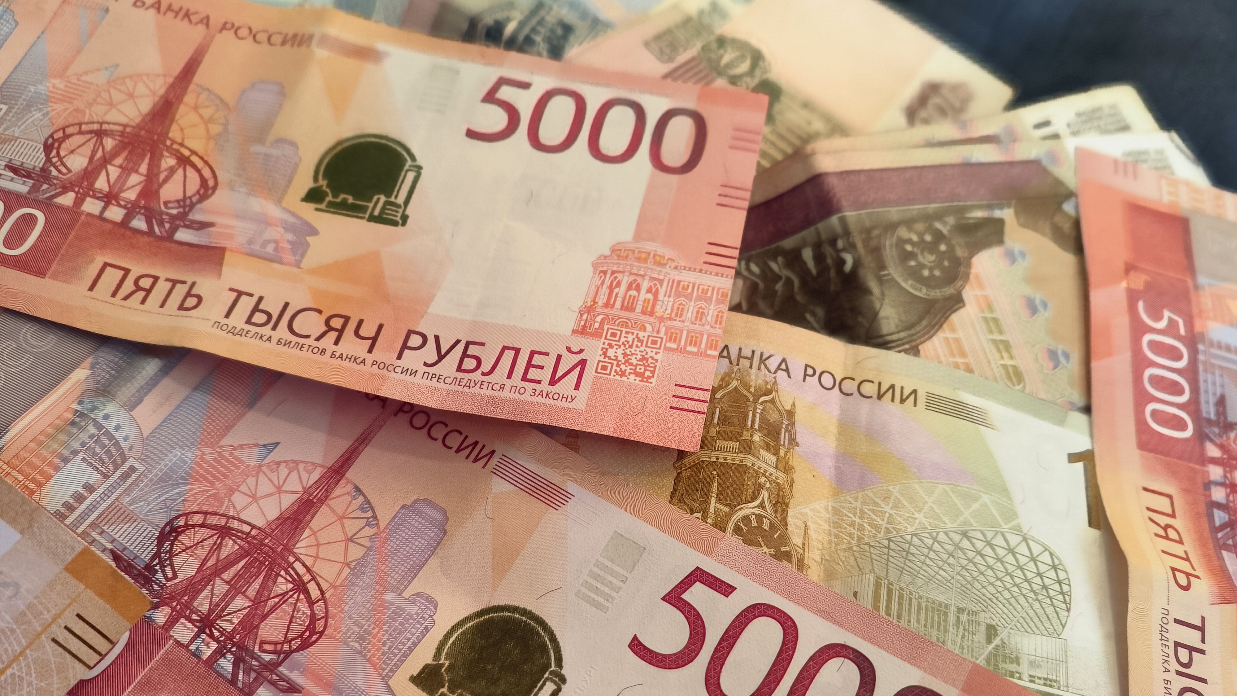 Средний размер выданных потребкредитов в России в январе снизился на 17%