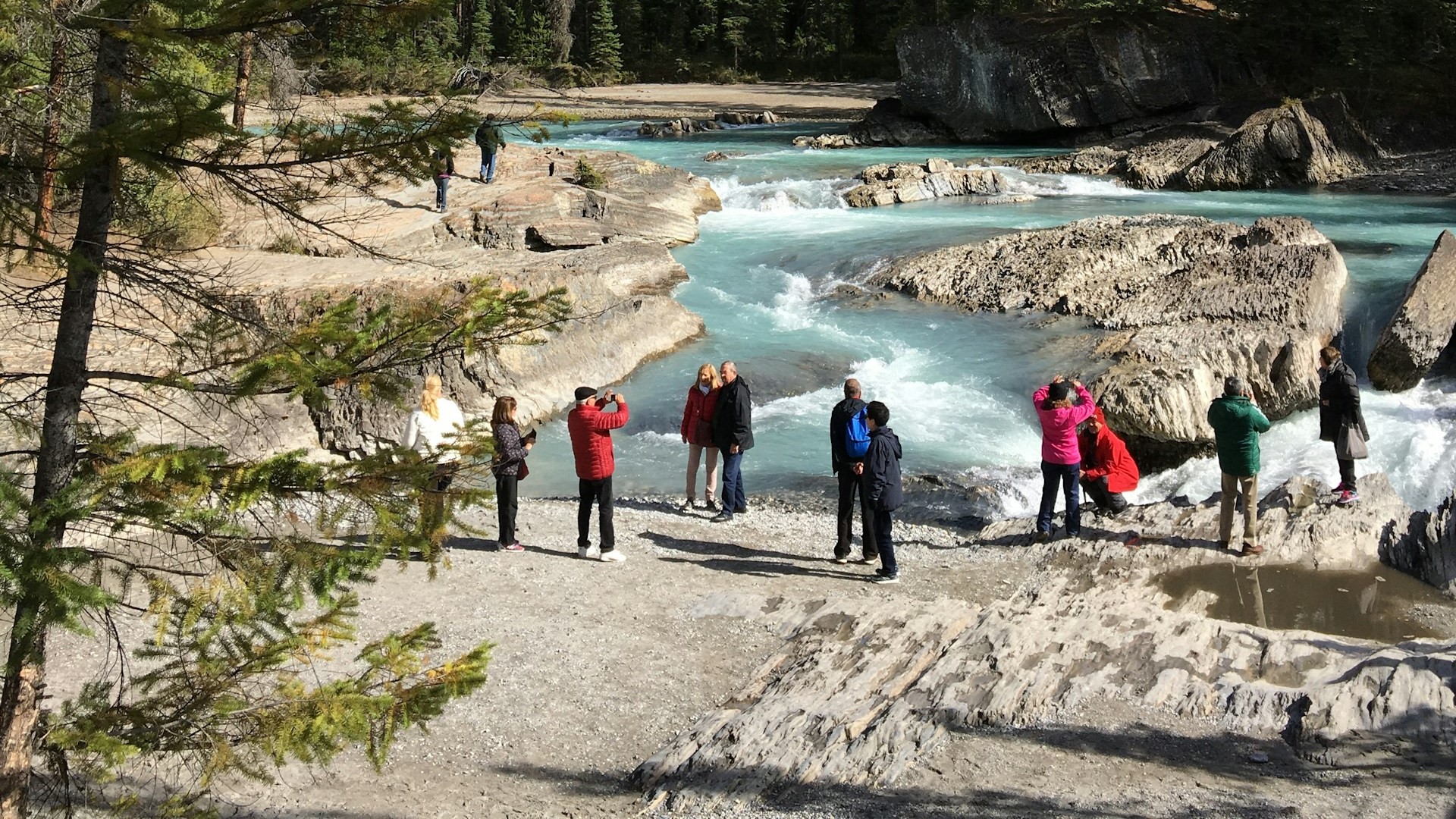 Въездной турпоток в Россию в первом квартале сократился на 30-40%
