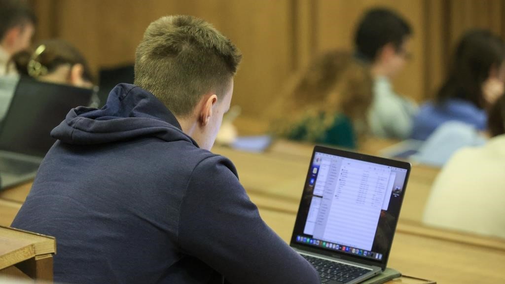В частных вузах России обучается около полумиллиона студентов  