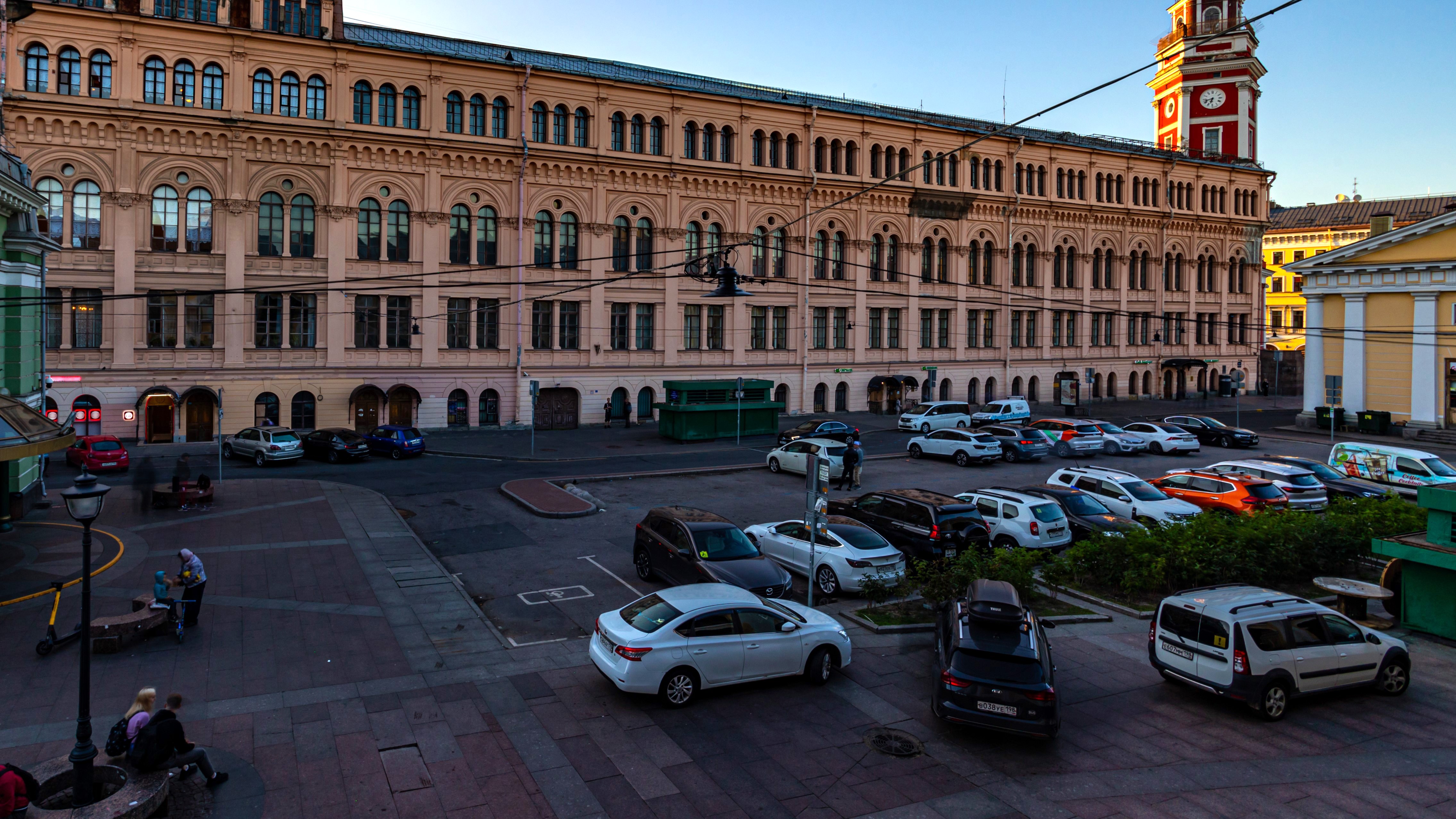 В Смольном назвали сроки создания общественного пространства на Думской улице