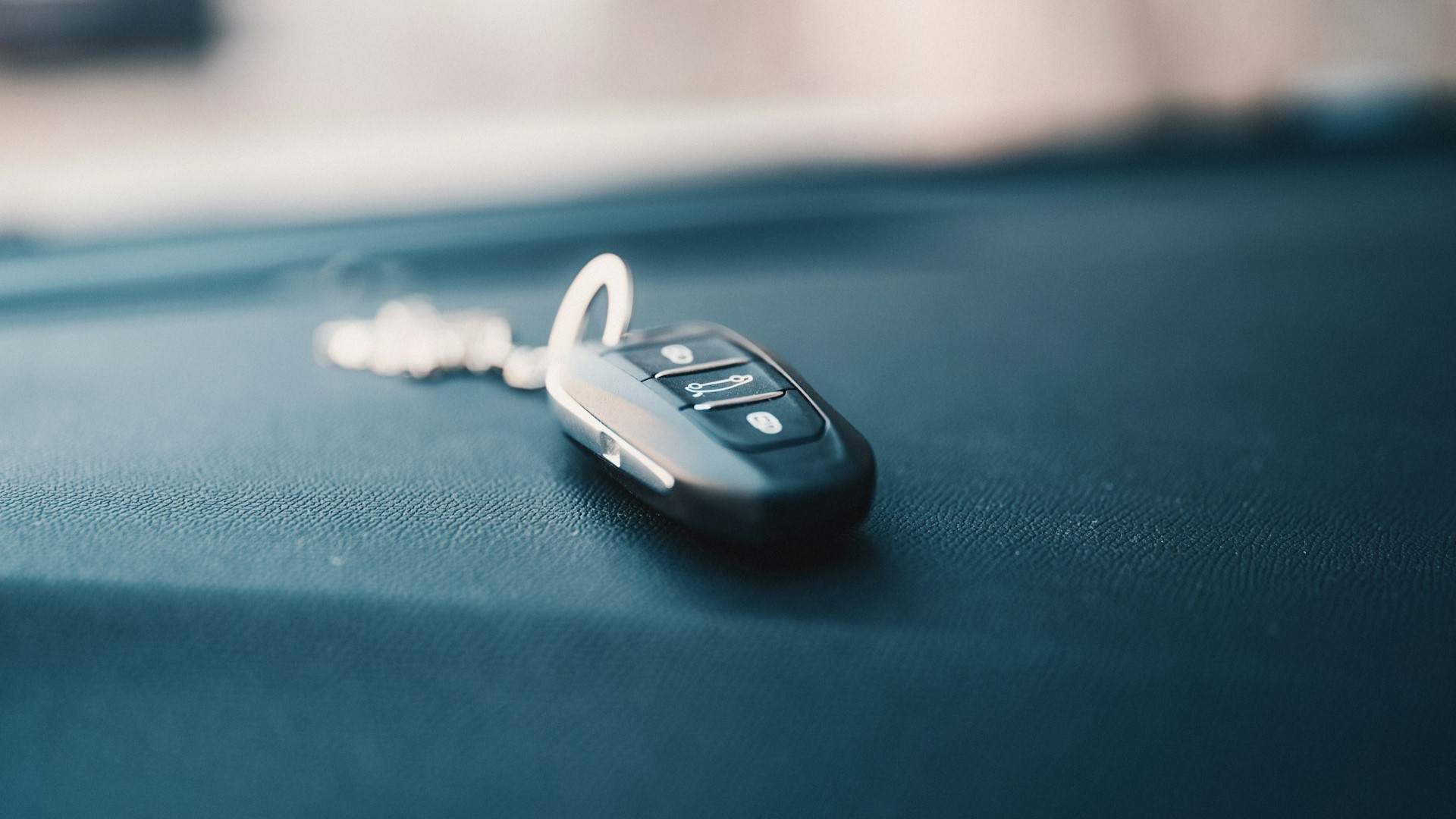 Количество выданных автокредитов в РФ в апреле снизилось на 9,5%