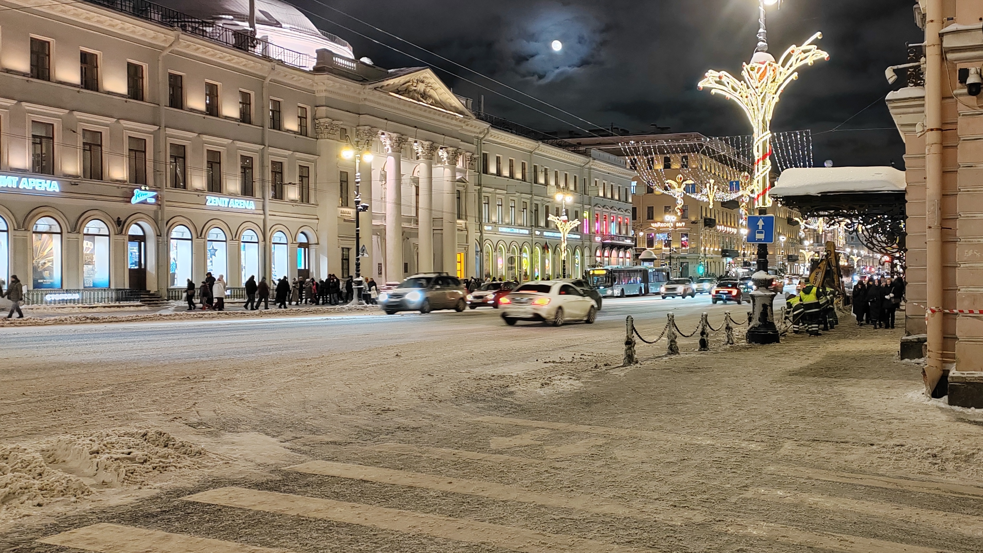 Службам Петербурга дали пять дней для расчистки города от снега