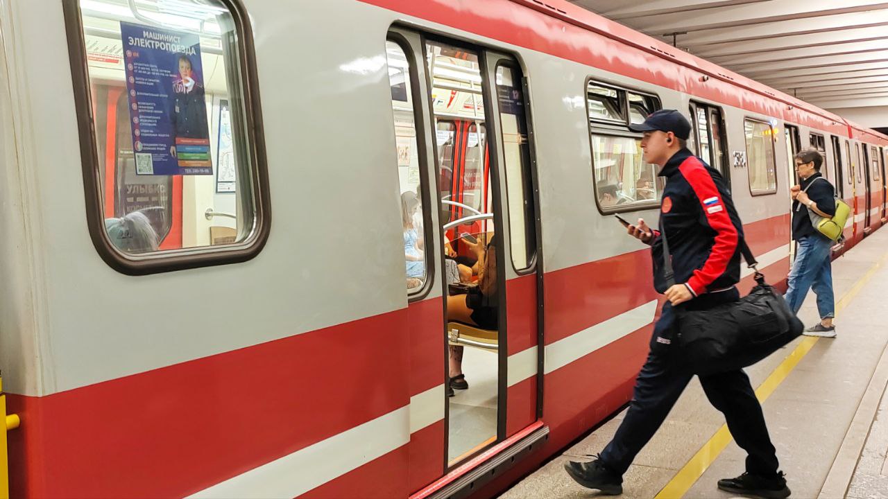 В Петербурге более 100 тыс. пассажиров оплатили проезд в метро по биометрии