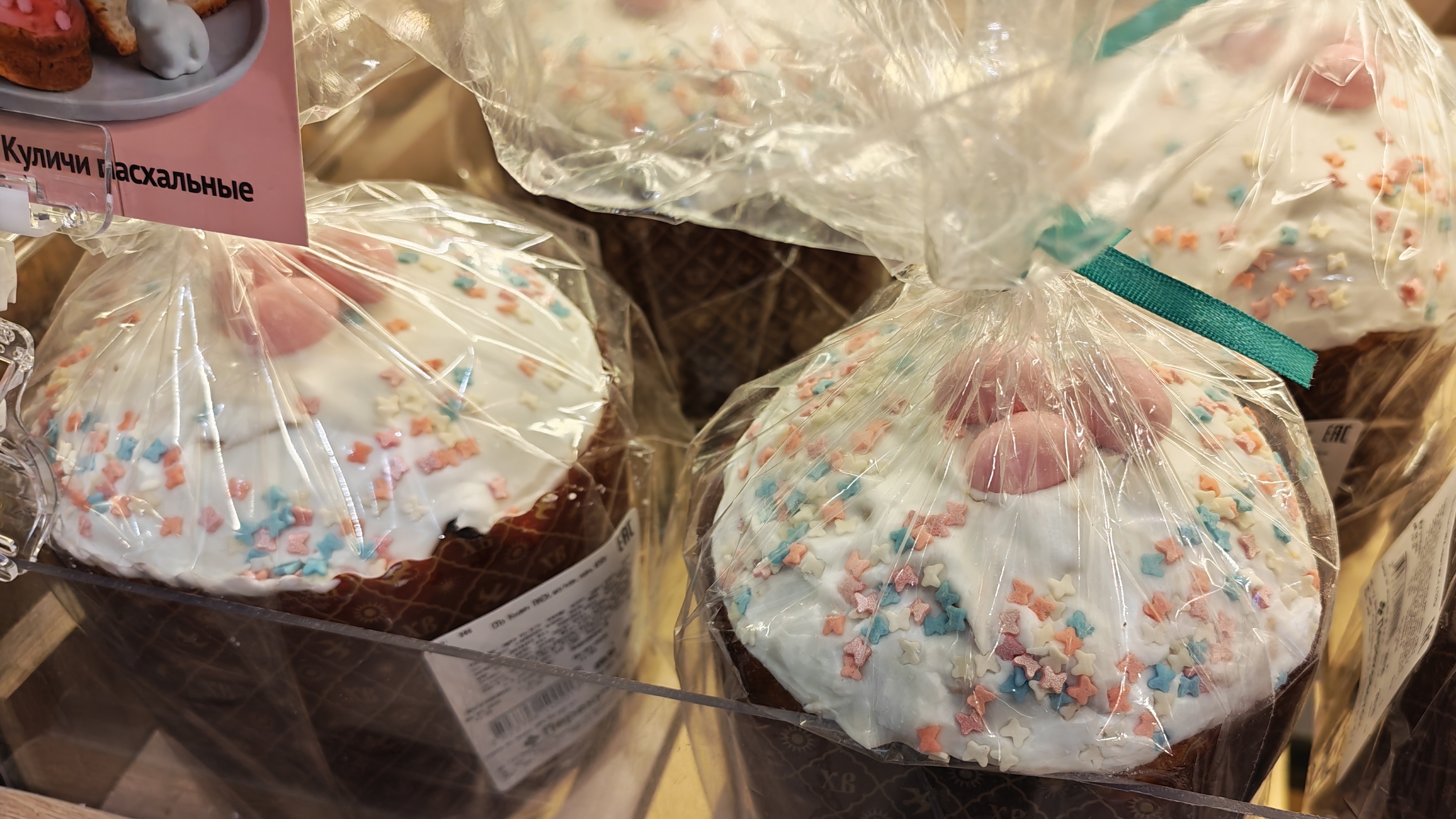 Петербуржцы все чаще делают выбор в пользу куличей с необычной начинкой