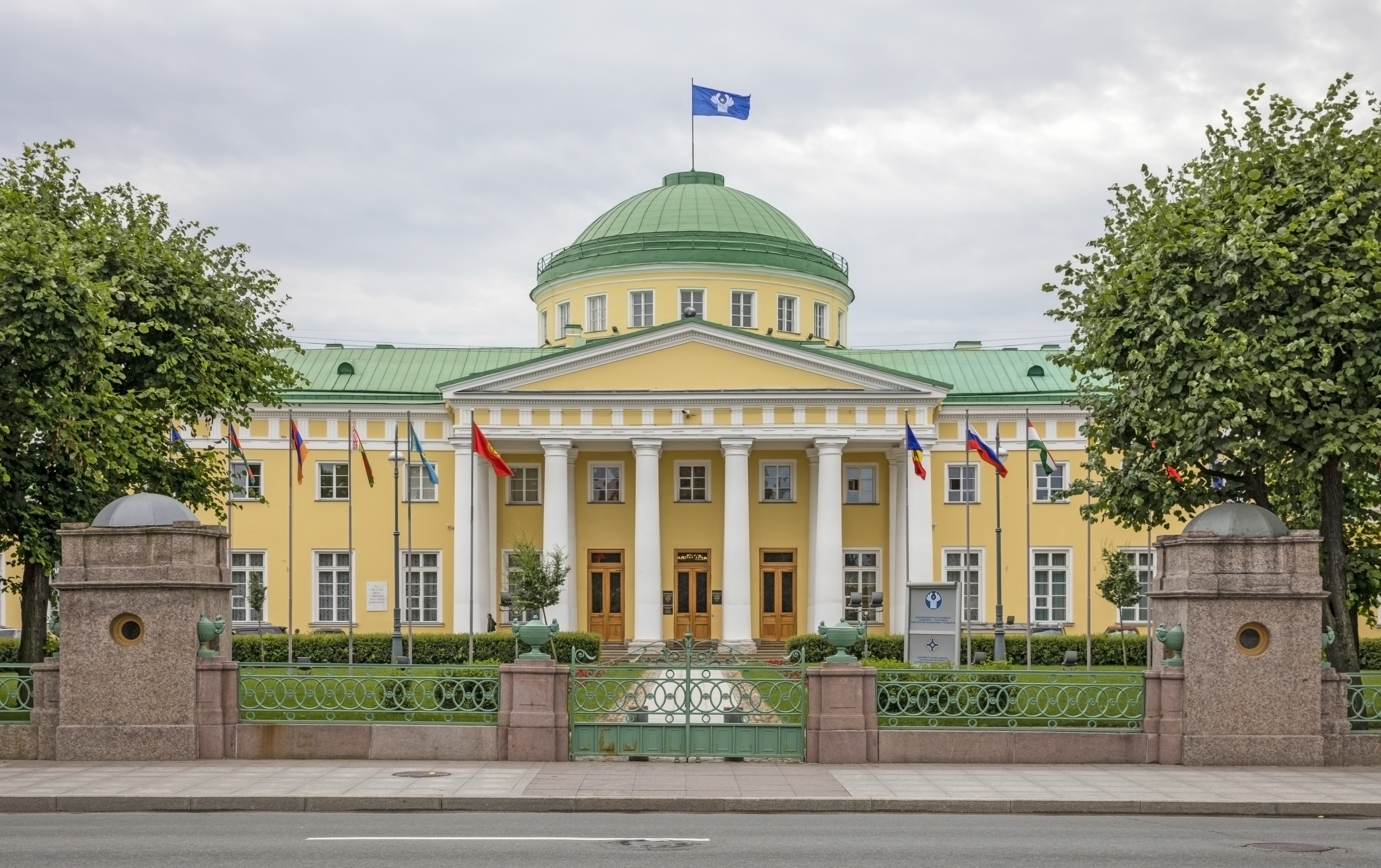 Путин пригласил лидеров стран СНГ на неформальный саммит в Петербурге