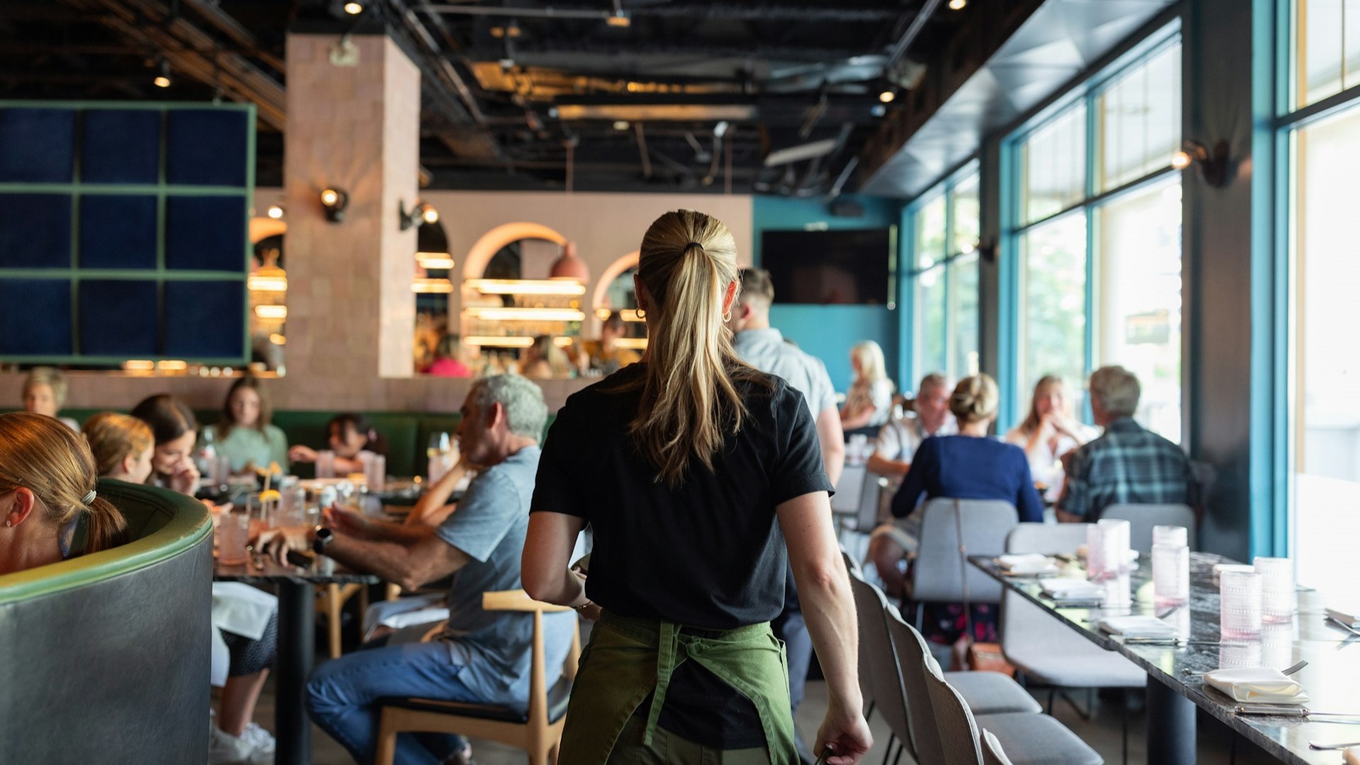 Рынок труда в РФ становится более открытым для молодых специалистов