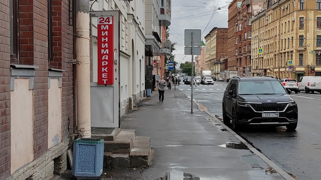 В Петербурге сокращается число круглосуточных продуктовых магазинов и точек общепита