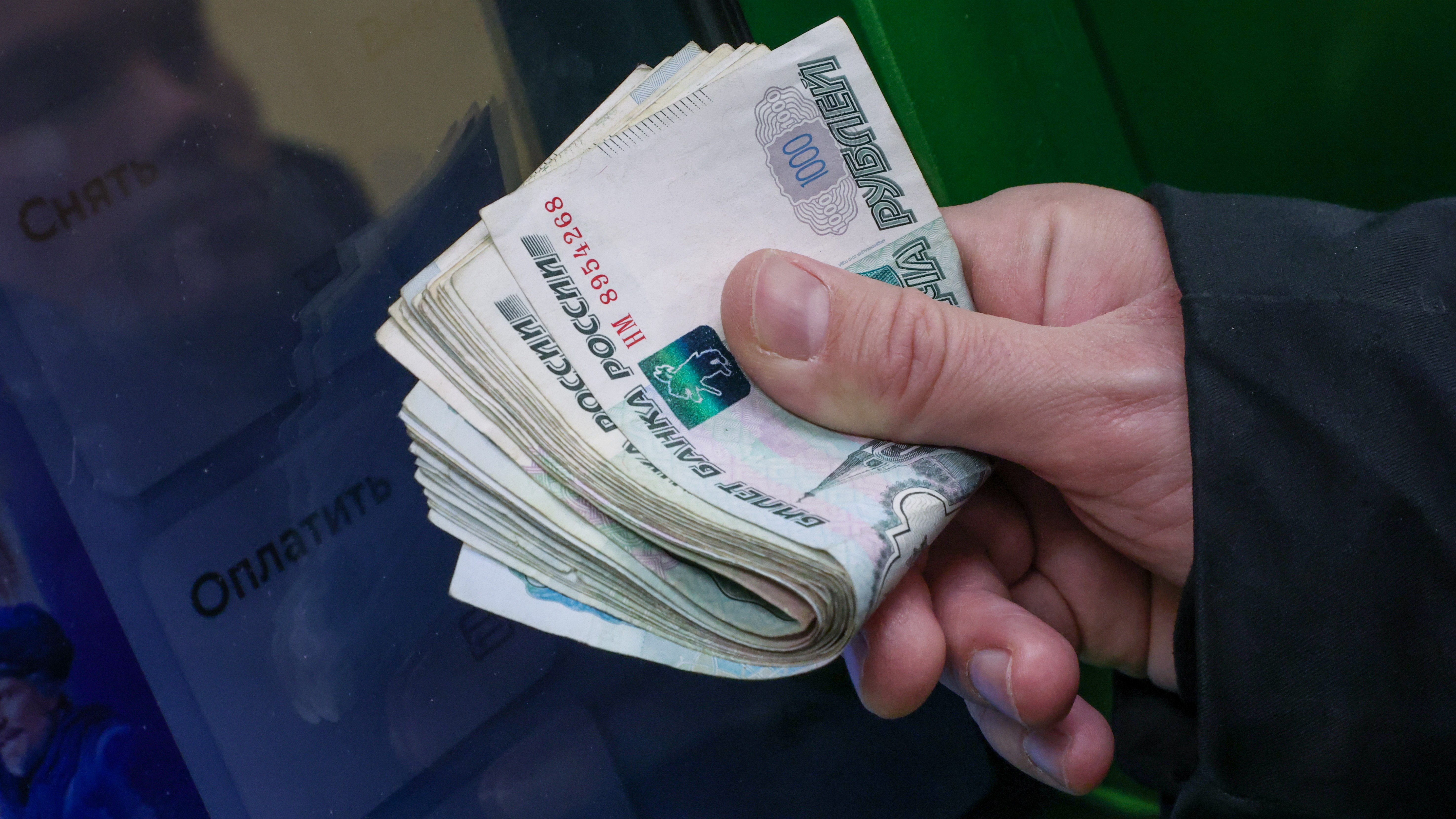 Средняя зарплата свыше 100 тысяч рублей отмечена в 16 регионах РФ