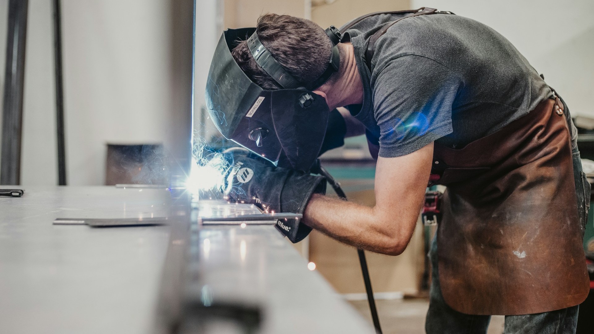 Промышленным предприятиям Петербурга не хватает 10 тысяч специалистов