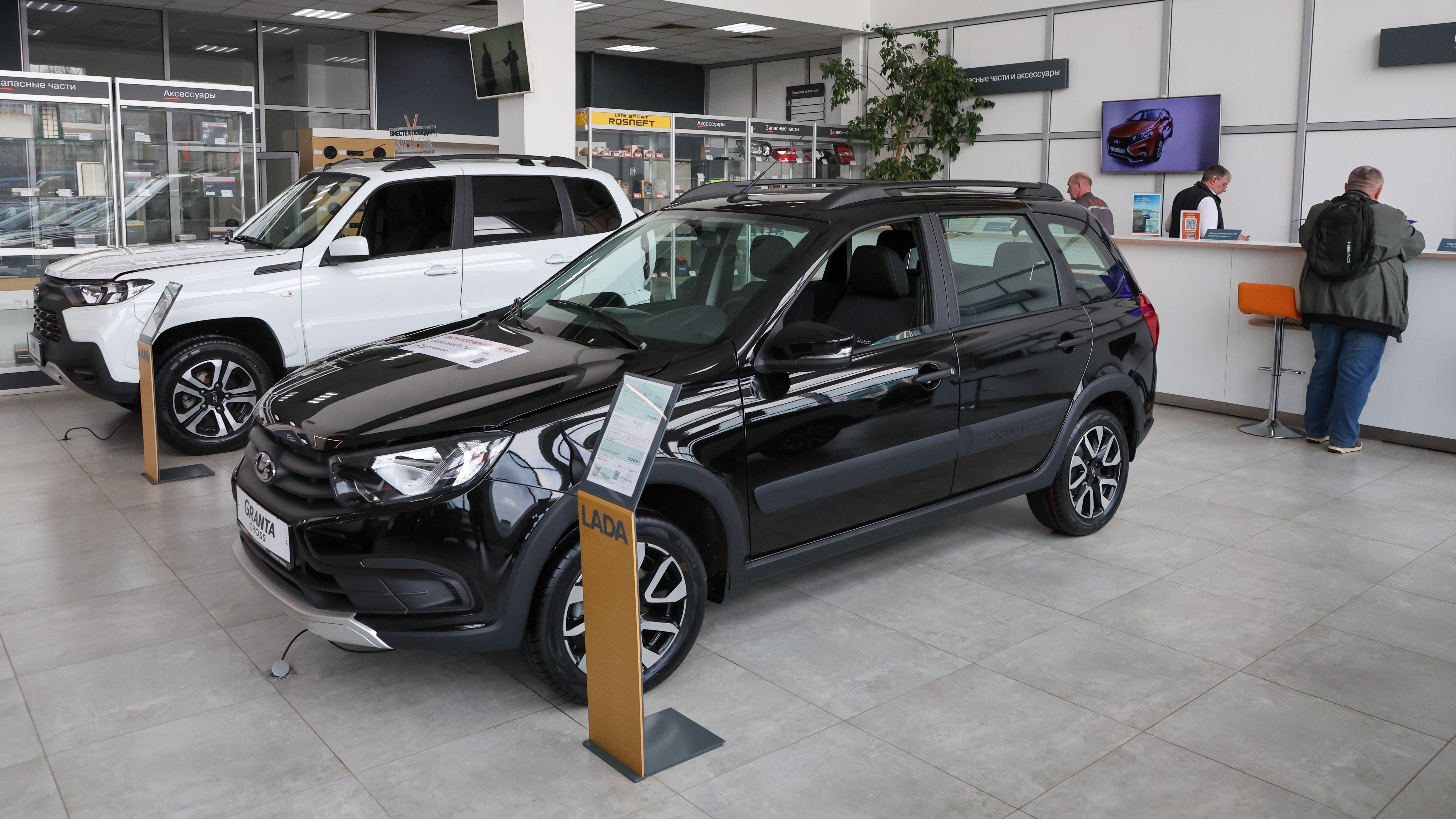 Спрос на новые автомобили в Петербурге весной вырос на 6%