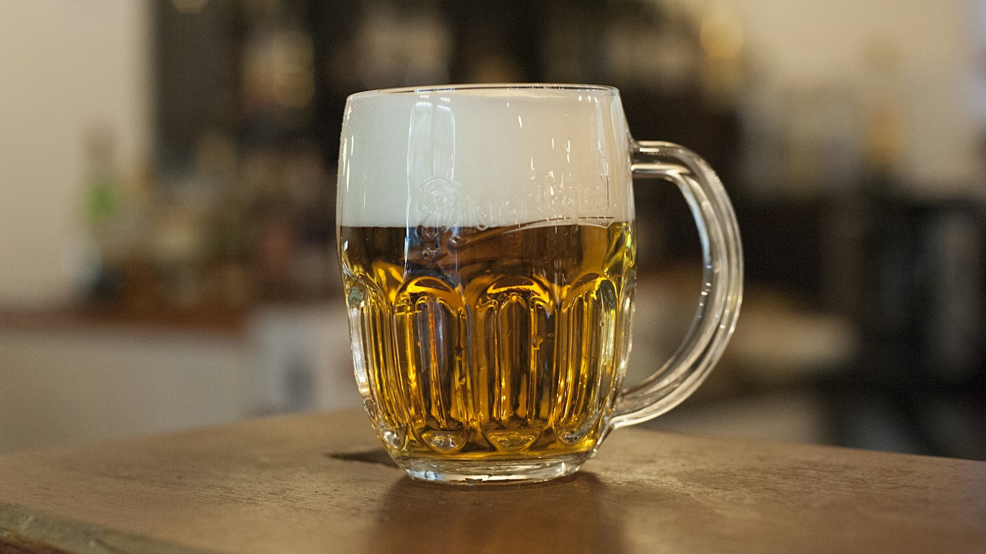 Производство пива и пивных напитков в РФ в январе-феврале сократилось на 6,1%