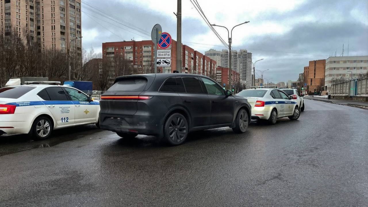 В Петербурге приставы взыскали с автолюбителя 96 штрафов за нарушения ПДД