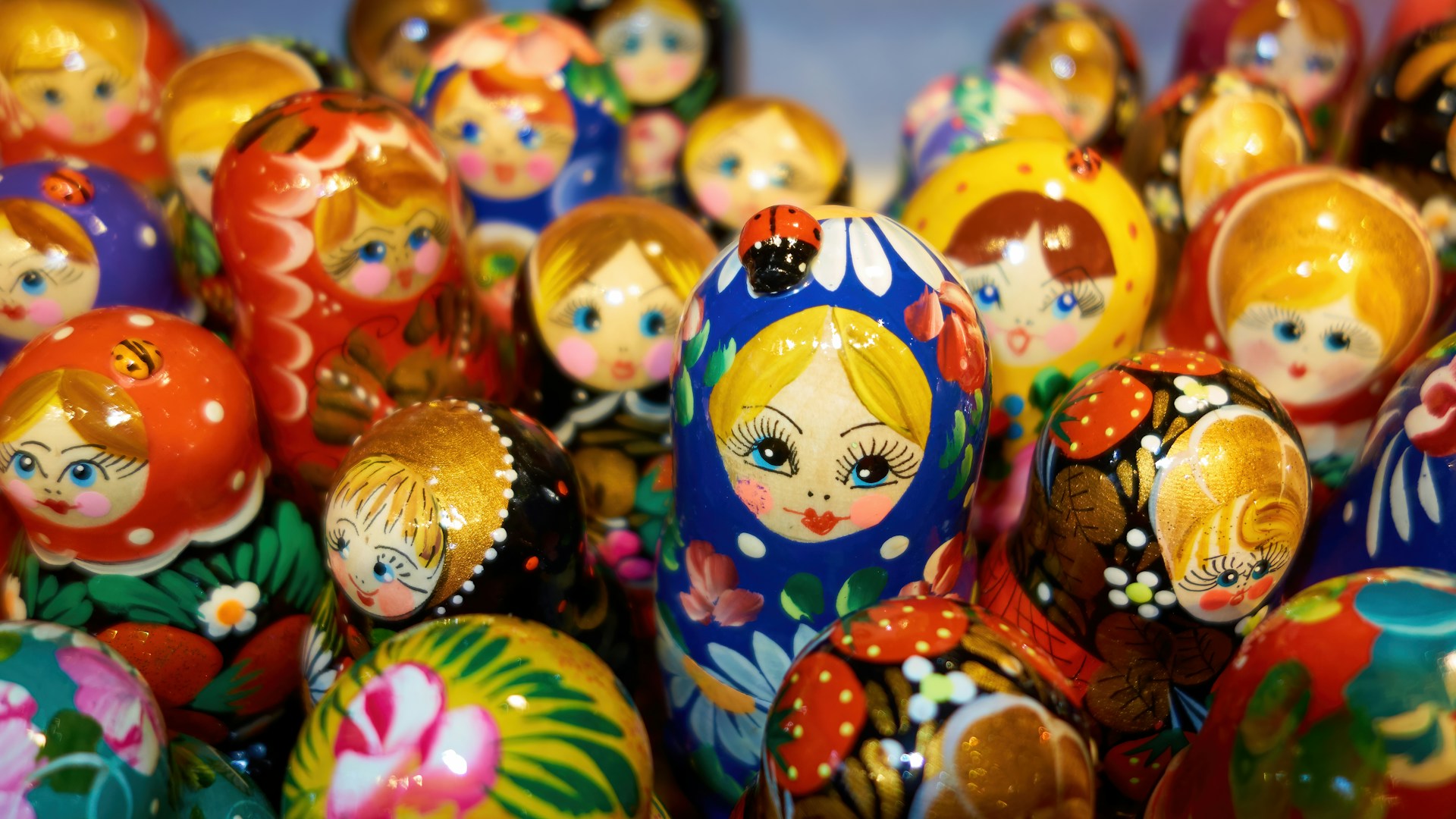 На улицах Петербурга появится больше точек по продаже местных сувениров