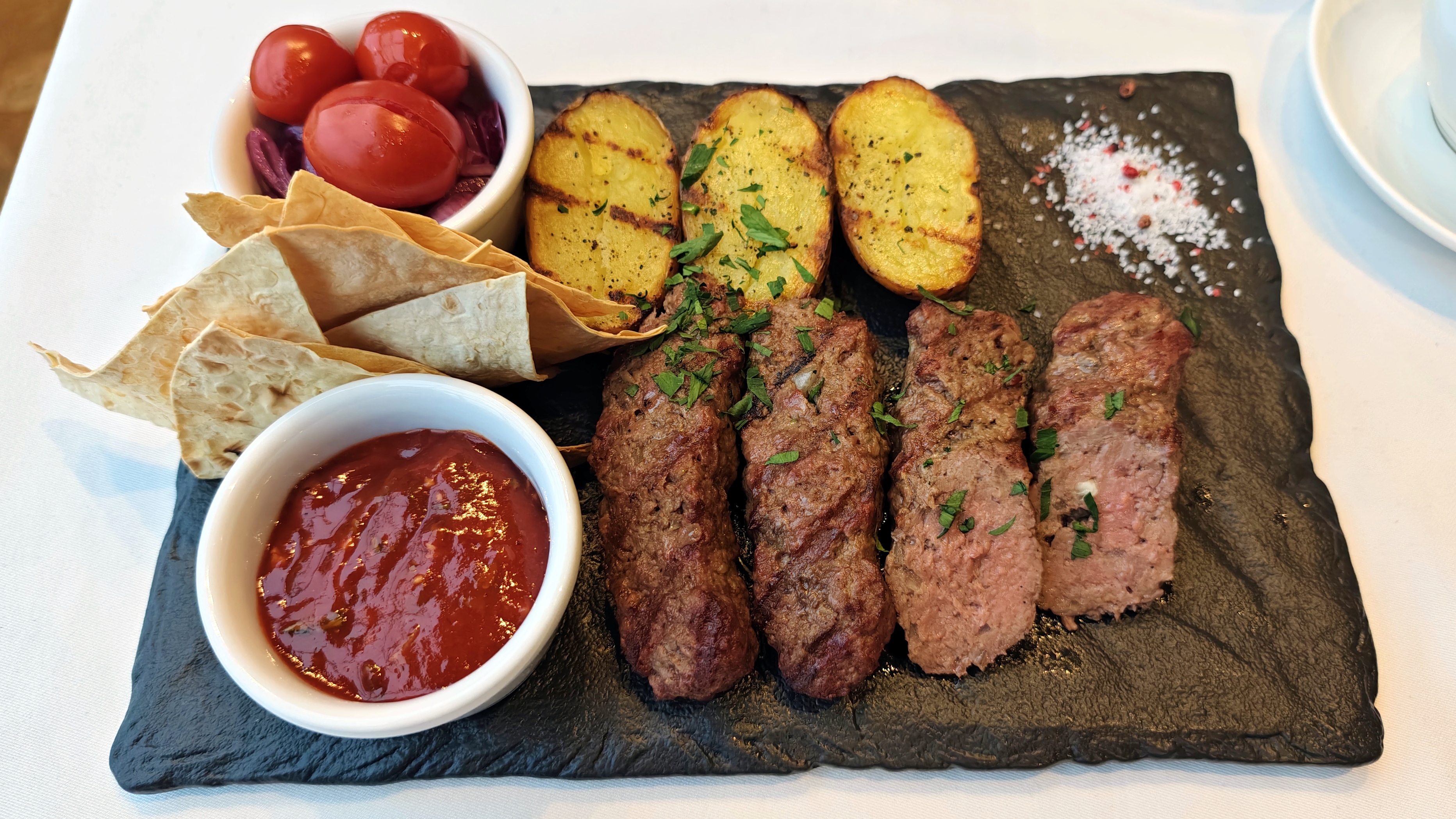 Ресторан «Паруса на крыше» на улице Марата