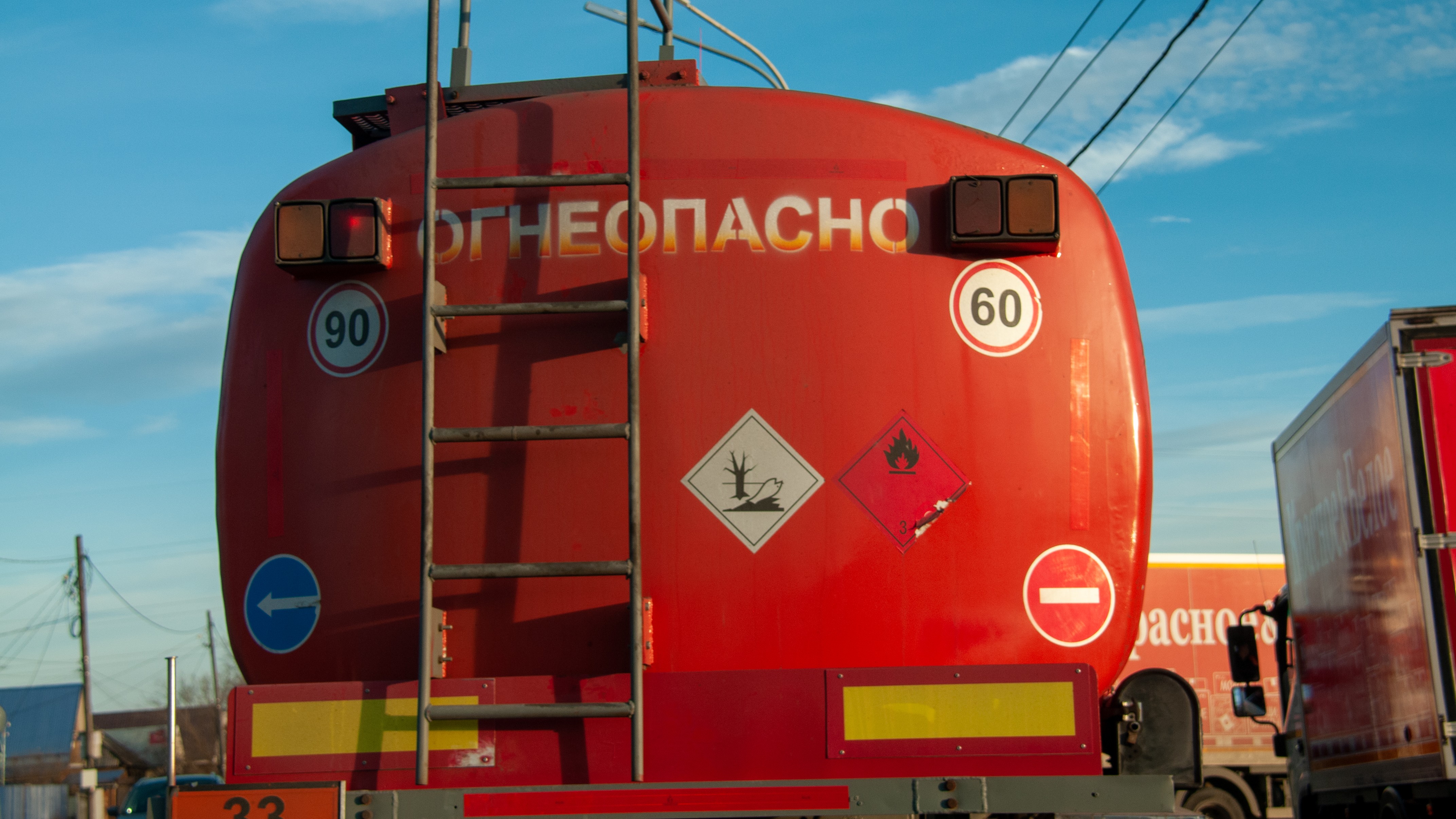 Бензин в РФ в январе подорожал в среднем на 1,4%