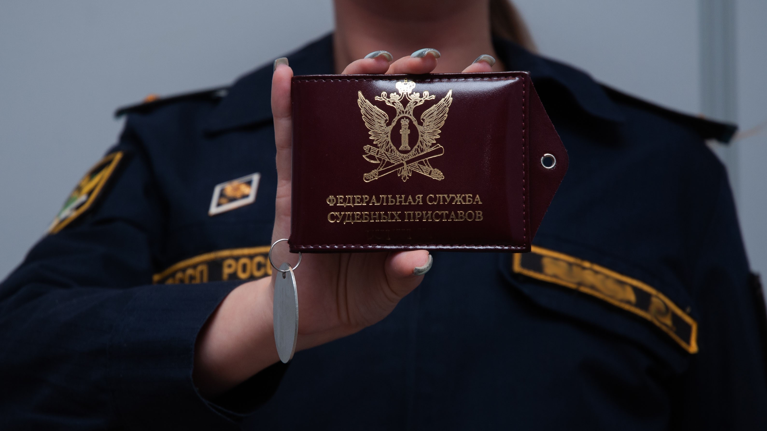 В Петербурге должник по алиментам спрятался от приставов в раскладном диване