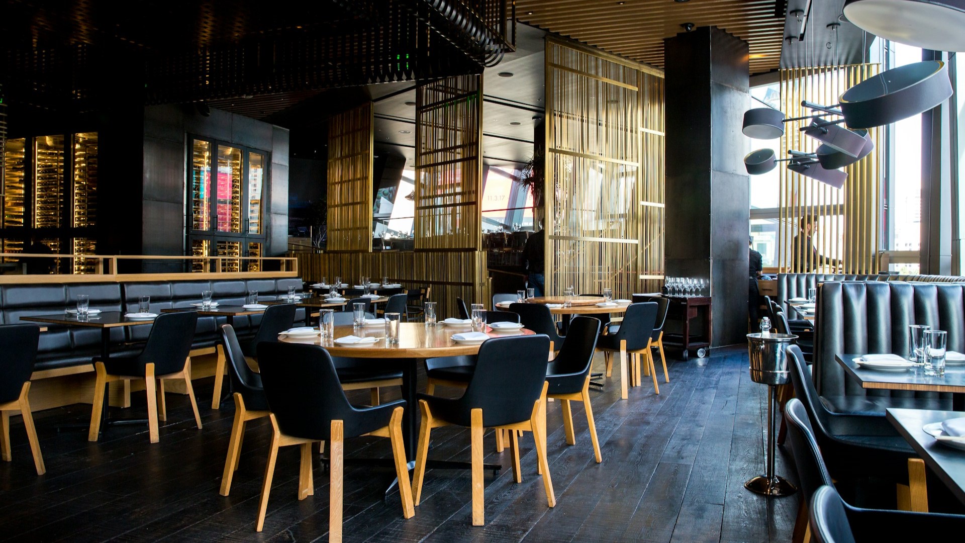 Эксперты усомнились в аномальном росте оборота петербургских заведений общепита