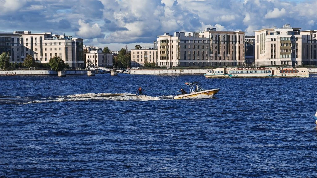 В Петербурге хотят ввести обязательную регистрацию водных мотоциклов