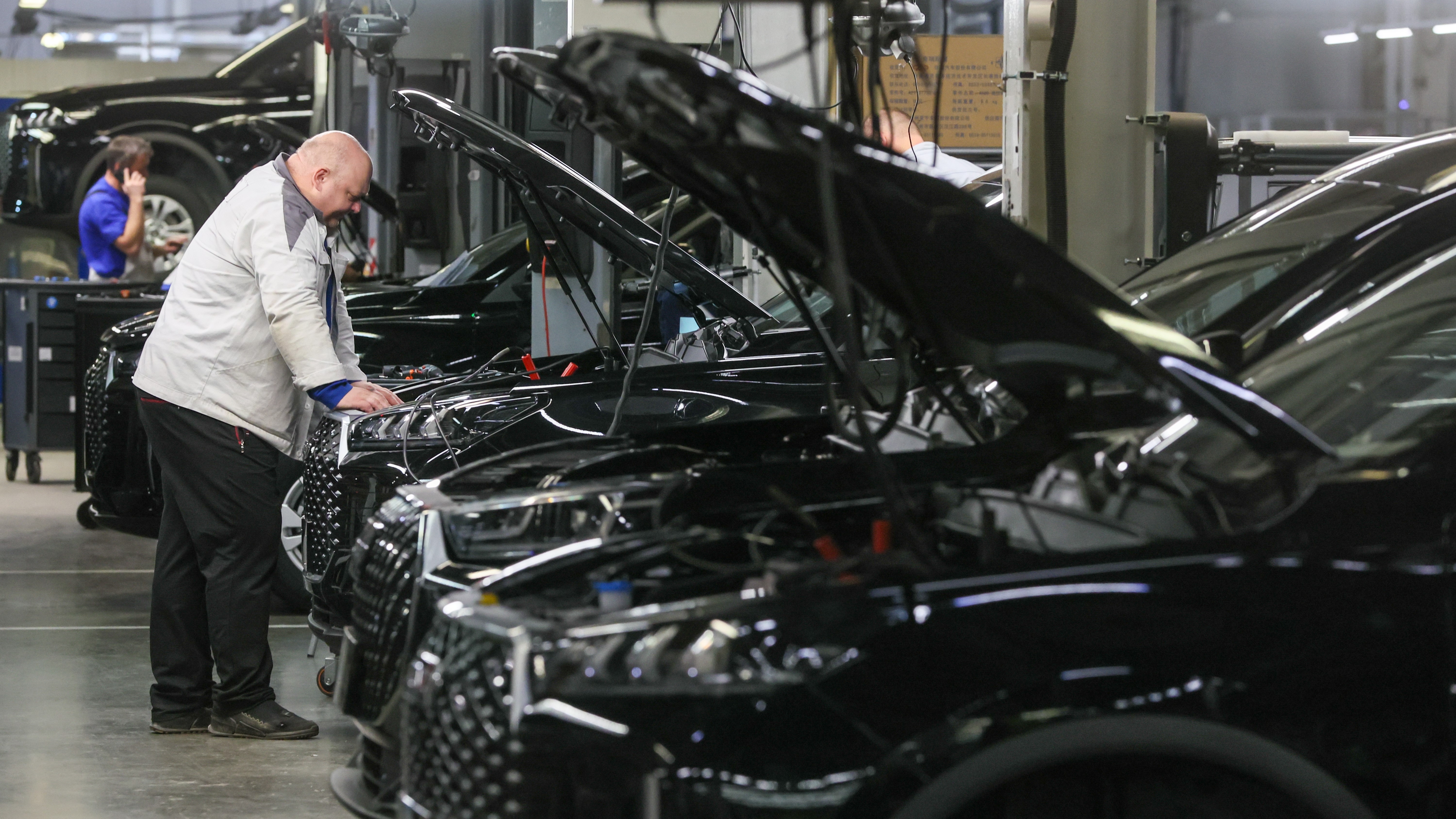 Российские автобренды впервые за три года опередили по продажам «китайцев»