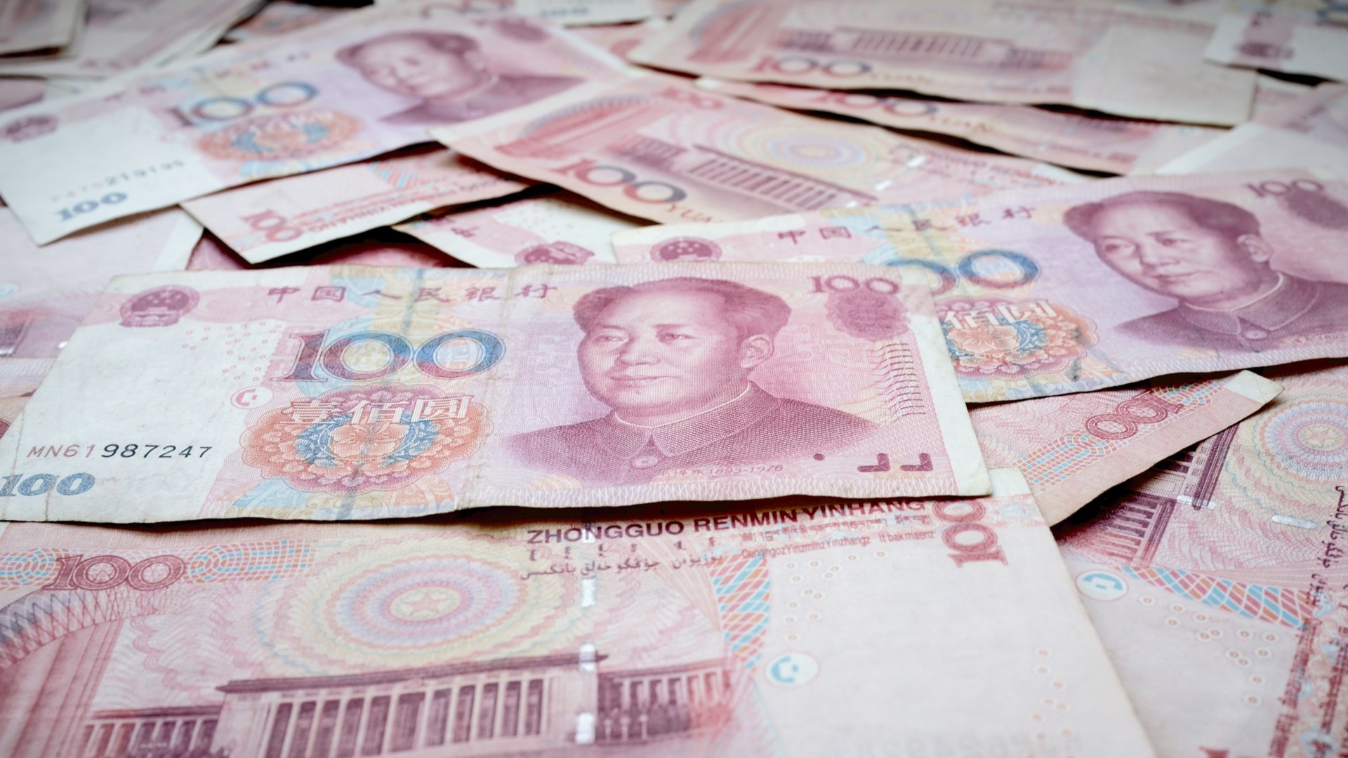 Центробанк продал юани на 16,6 млрд рублей с расчетами 26 февраля