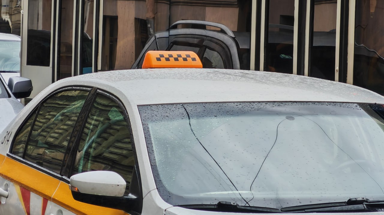Петербург попал в топ-3 городов с самой высокооплачиваемой подработкой в такси