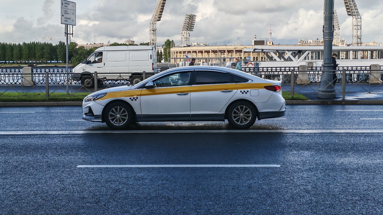 Лишь 5% таксистов в РФ готовы перейти на отечественные авто