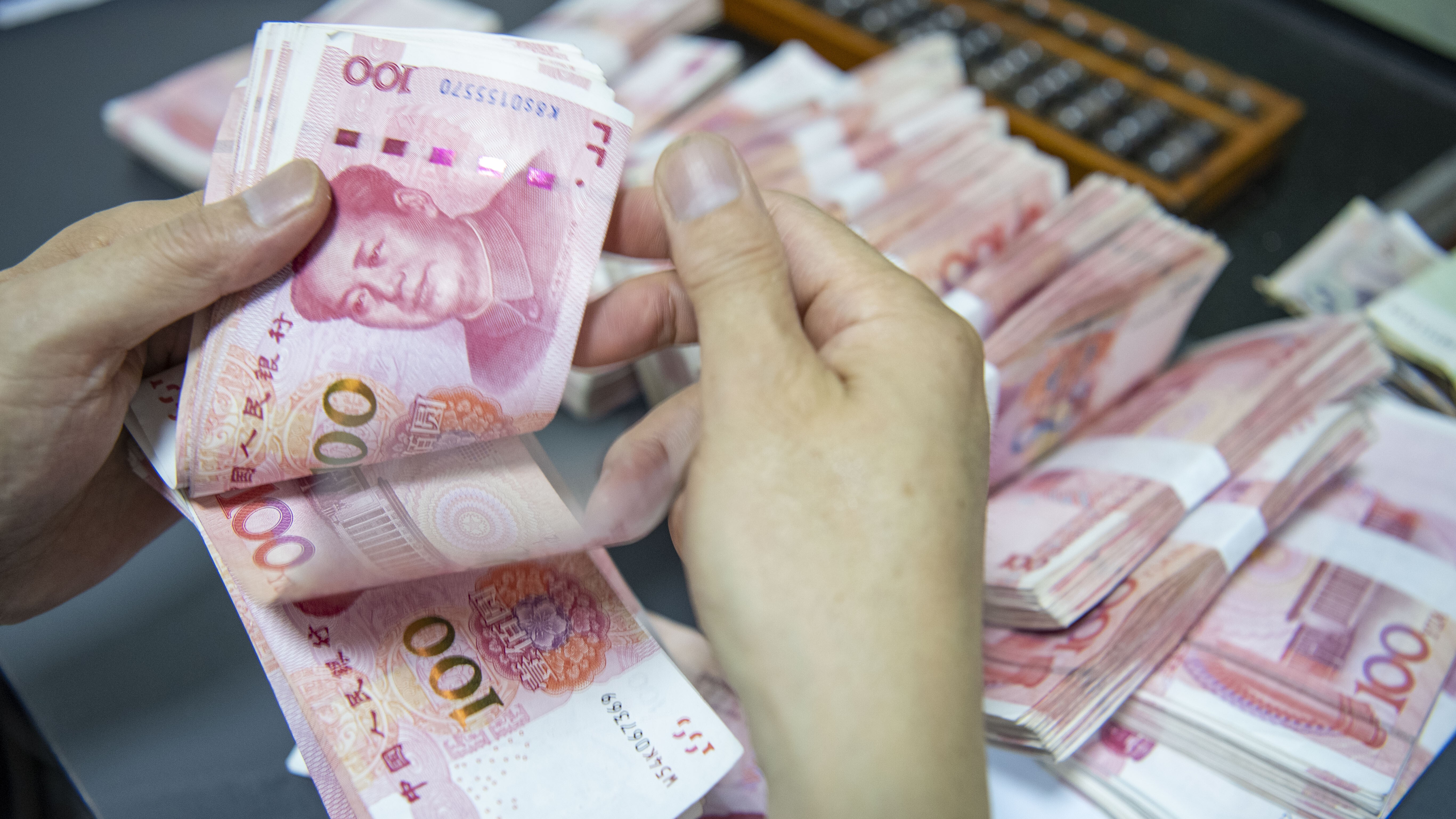 Центробанк продал юани на 10,4 млрд рублей с расчетами 12 сентября