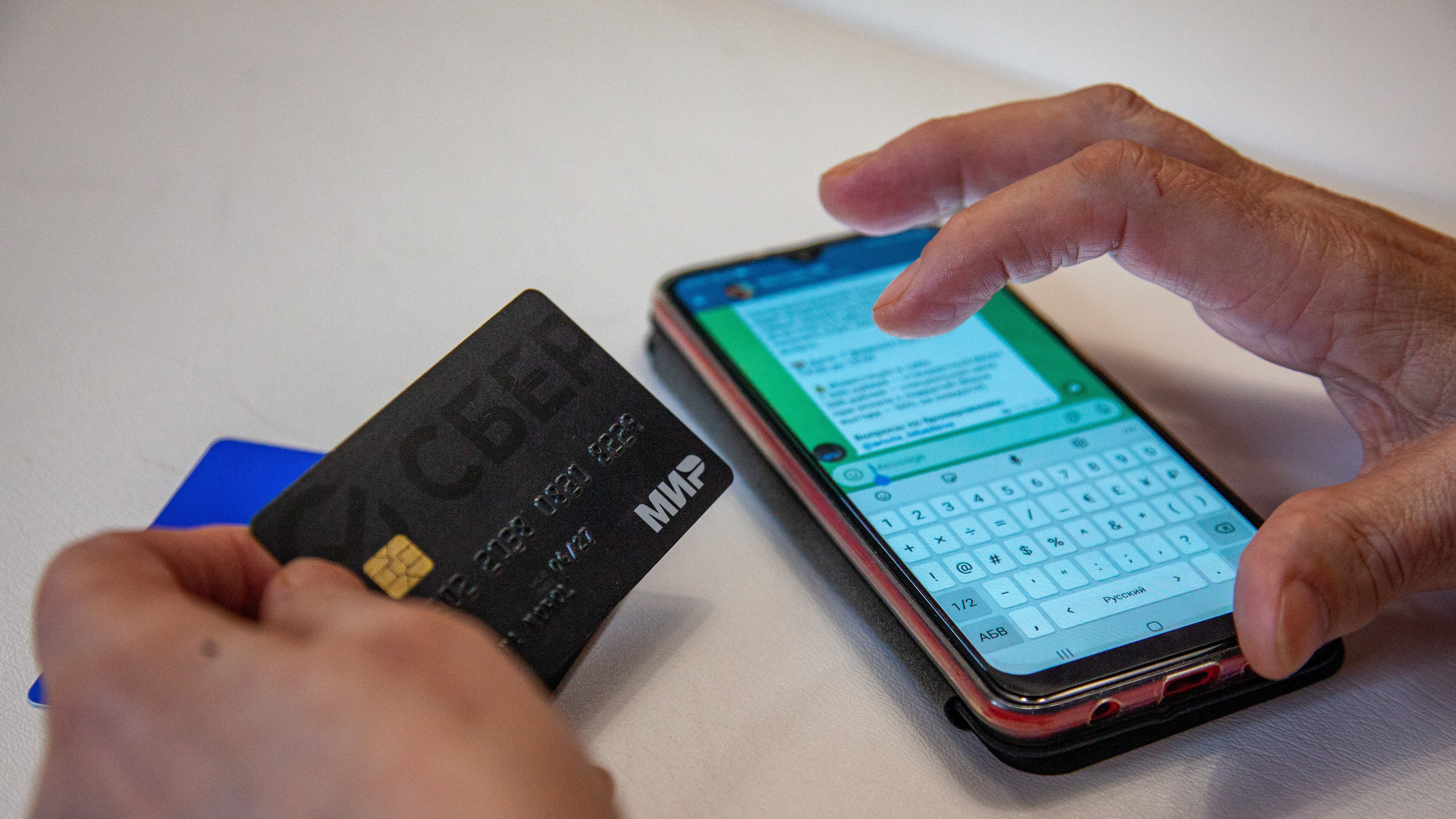 Количество выданных кредитных карт в России в январе снизилось на 26,3%