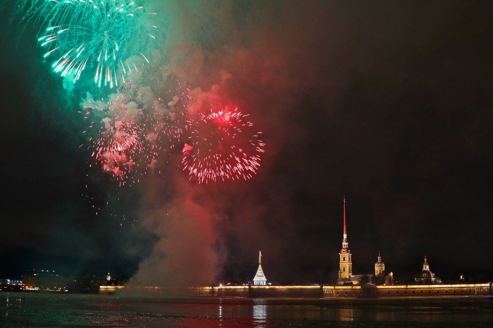 Власти Петербурга рассматривают возможность отмены салюта в новогоднюю ночь
