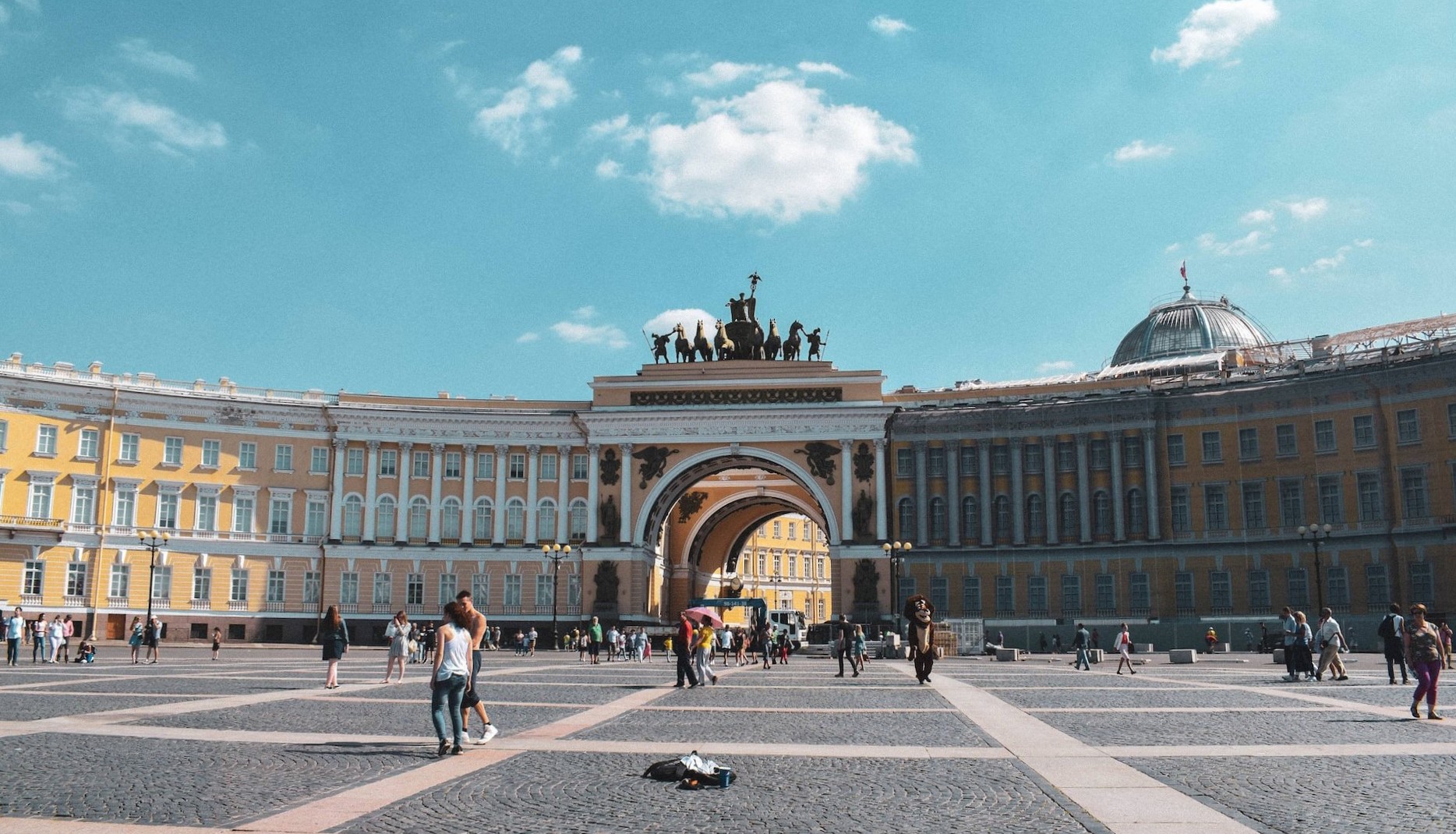 И полтриллиона в придачу: сколько денег принесли в экономику Петербурга туристы в 2023 году