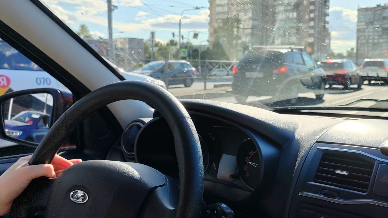 Онлайн-продажи полисов ОСАГО в Петербурге за год выросли на треть